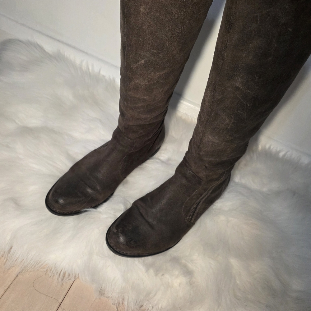 Grey knee boots. Born. Super comfy. Flash Sale🔥🔥